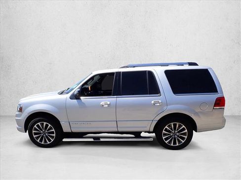 Used 2016 Lincoln Navigator Select AWD/4WD image 2