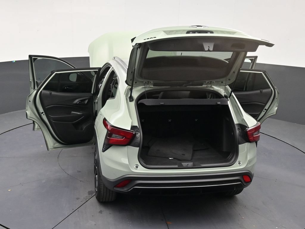 Used 2024 Chevrolet Trax RS FWD image 32