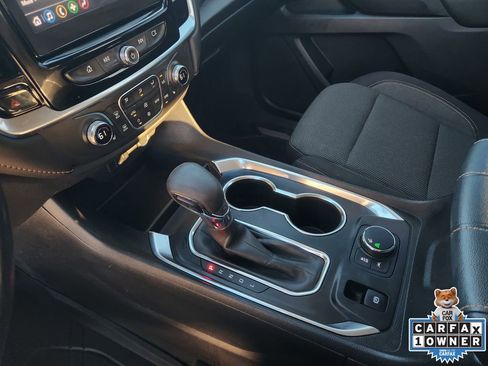 Used 2021 Chevrolet Traverse LT image 25