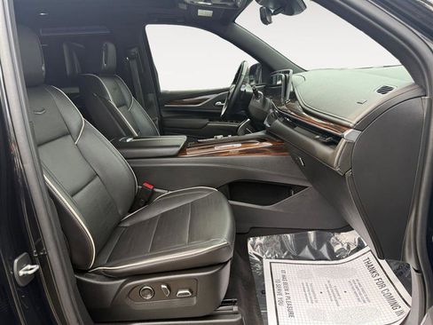 Used 2021 Cadillac Escalade ESV Premium Luxury AWD/4WD image 17
