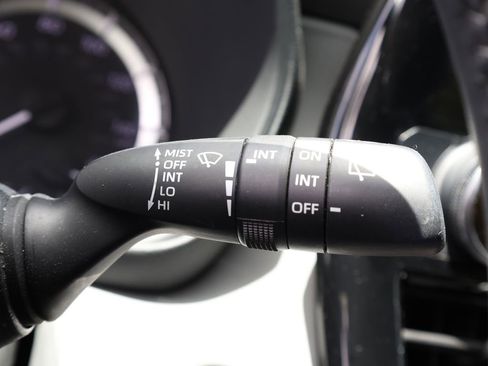 Used 2023 Toyota Highlander LE FWD image 35