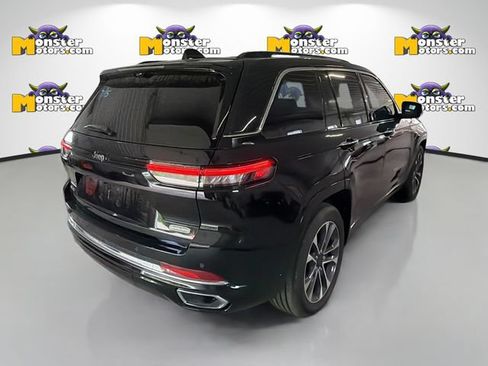 Used 2022 Jeep Grand Cherokee Overland w/ Luxury Tech Group IV AWD/4WD image 10