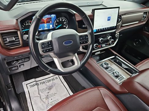 Used 2024 Ford Expedition Limited image 12