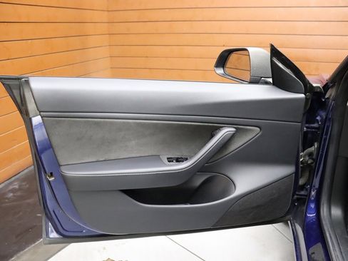 Used 2018 Tesla Model 3 Long Range image 48