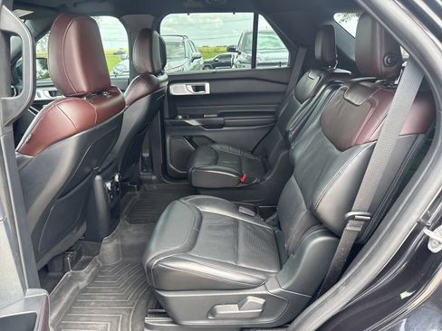 Used 2020 Ford Explorer Platinum w/ Premium Technology Package AWD/4WD image 12