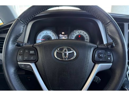 Used 2017 Toyota Sienna SE w/ SE Preferred Package FWD image 26