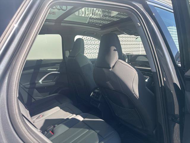 Used 2025 Audi Q5 Premium Plus w/ Premium Plus AWD/4WD image 11
