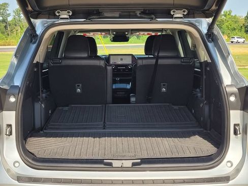 Used 2024 Toyota Highlander Limited AWD/4WD image 9
