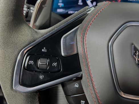 Used 2023 Chevrolet Corvette Stingray w/ Z51 Performance Package image 19