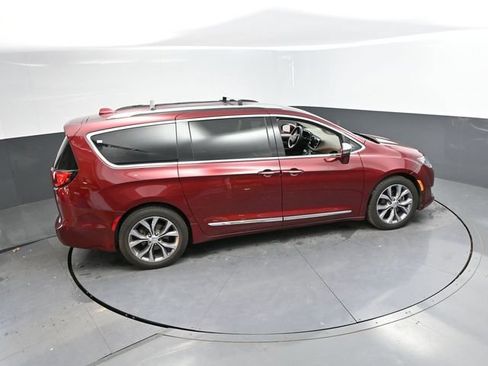 Used 2017 Chrysler Pacifica Limited FWD image 36