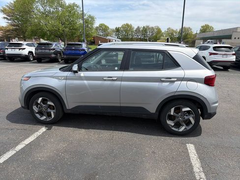 Used 2025 Hyundai Venue SEL FWD image 8