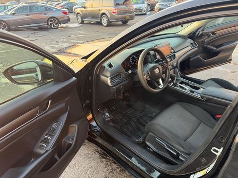 Used 2018 Honda Accord LX image 10
