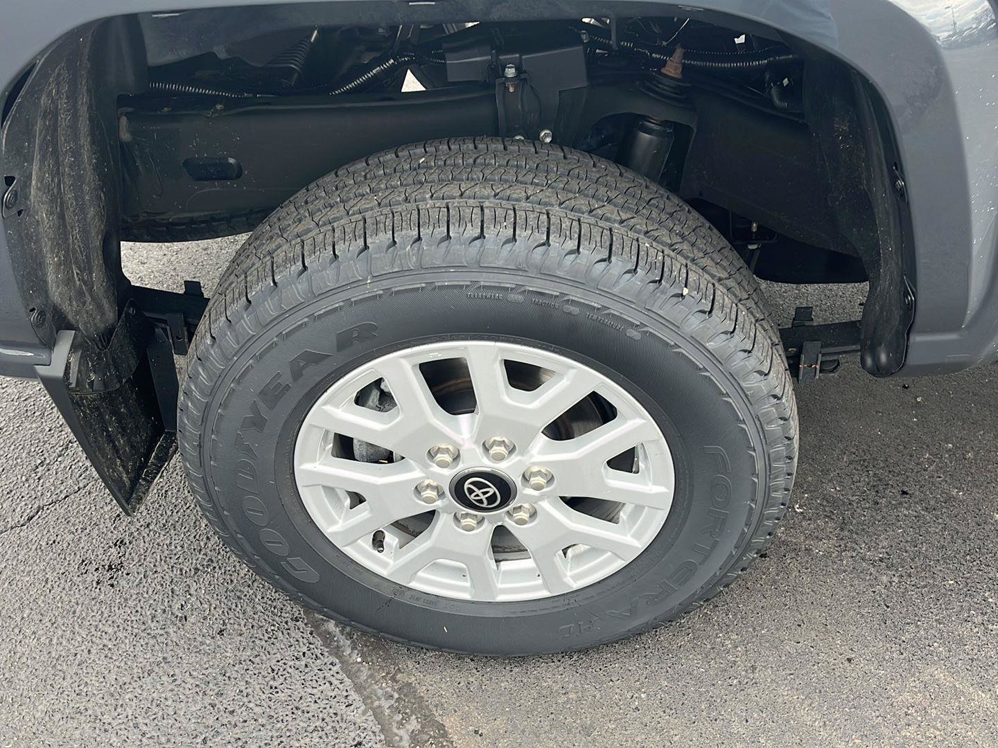 Used 2024 Toyota Tacoma SR AWD/4WD image 32