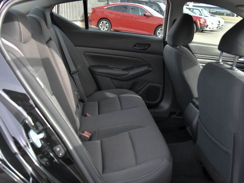 Used 2025 Nissan Altima 2.5 SV image 36