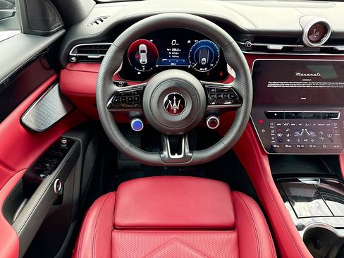 New 2025 Maserati Grecale Modena image 17