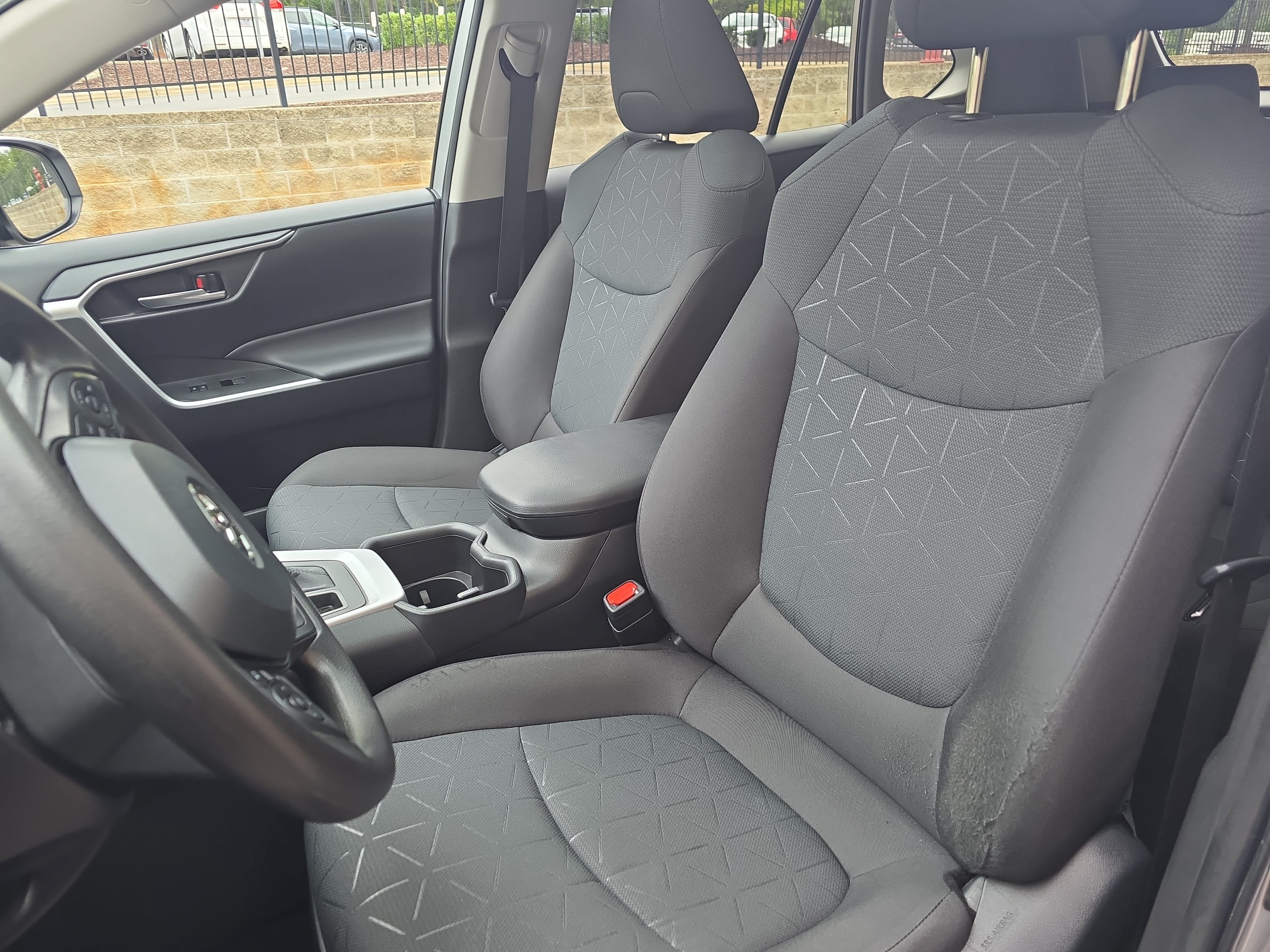 Used 2025 Toyota RAV4 XLE w/ Convenience Package FWD image 15