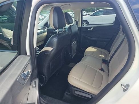 Used 2022 Ford Escape Titanium FWD image 4