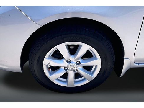 Used 2012 Nissan Versa FWD image 29