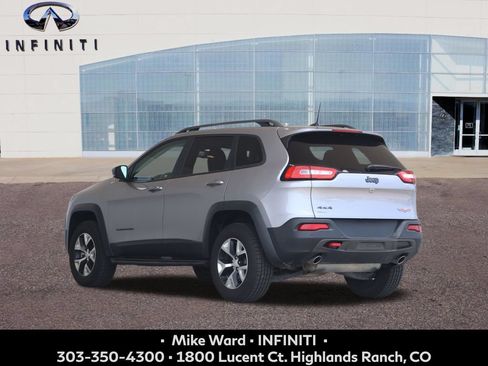 Used 2018 Jeep Cherokee Trailhawk AWD/4WD image 3