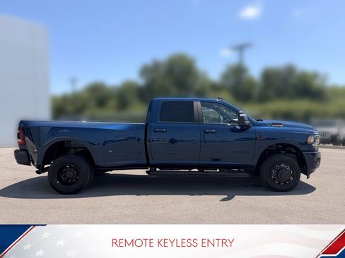 Used 2024 RAM 3500 Big Horn w/ Night Edition AWD/4WD image 8