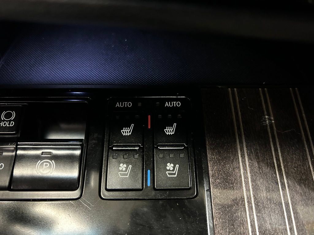 Used 2017 Lexus RX 450h AWD image 18