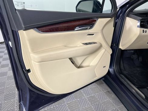 Used 2018 Cadillac XT5 Luxury w/ Driver Awareness Package AWD/4WD image 19