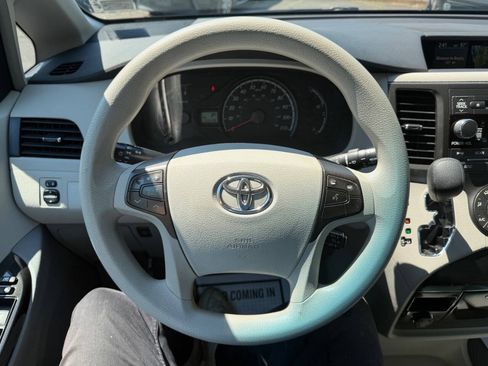 Used 2011 Toyota Sienna LE FWD image 12
