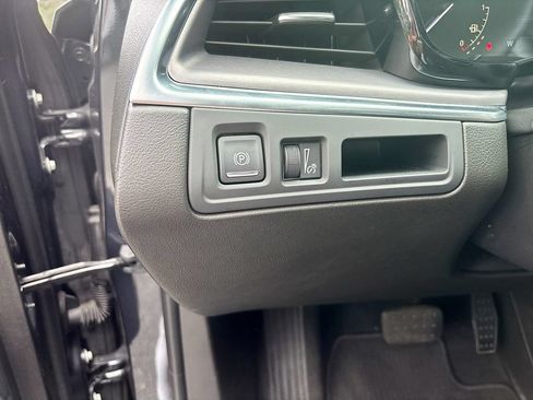 Used 2023 Cadillac XT5 Luxury FWD image 34