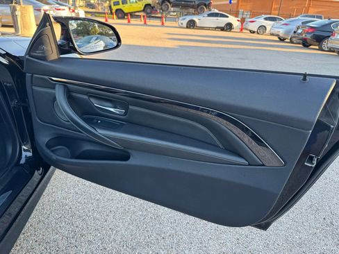 Used 2015 BMW M4 Convertible image 19