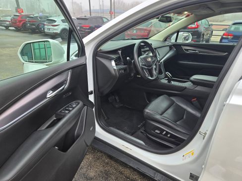 Used 2018 Cadillac XT5 Luxury AWD/4WD image 5