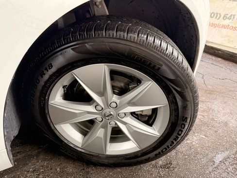 Used 2022 Volvo XC60 B5 Momentum image 52