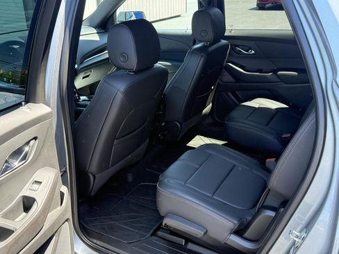 Used 2023 Chevrolet Traverse RS w/ LPO, Floor Liner Package AWD/4WD image 17