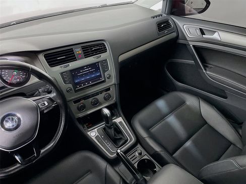 Used 2016 Volkswagen Golf Limited Edition image 25