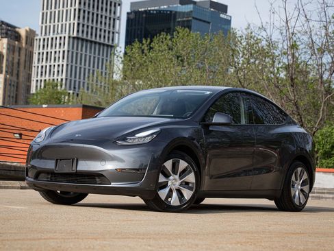 Used 2020 Tesla Model Y Long Range AWD/4WD image 1
