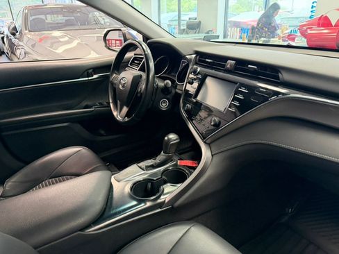 Used 2018 Toyota Camry SE FWD image 36