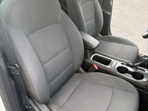 Used 2018 Chevrolet Cruze LT w/ Convenience Package FWD image 22