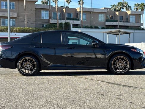 Used 2024 Toyota Camry SE image 3