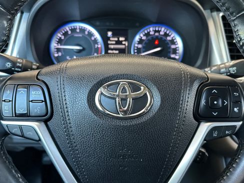 Used 2017 Toyota Highlander Limited AWD/4WD image 26