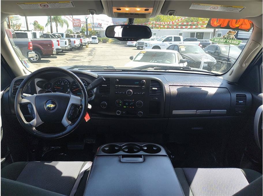 Used 2010 Chevrolet Silverado 2500 LT w/ Interior Plus Package AWD/4WD image 6