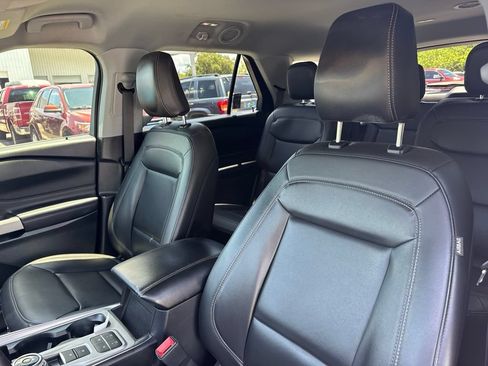 Used 2023 Ford Explorer XLT w/ Equipment Group 202A RWD image 10