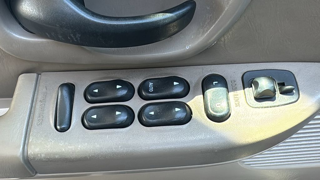 Used 2001 Ford F150 Lariat AWD/4WD image 19