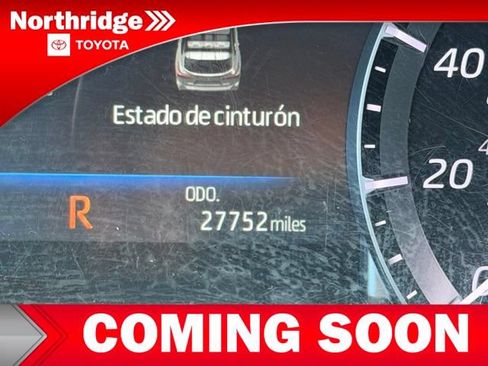 Used 2023 Toyota Highlander XLE FWD image 6