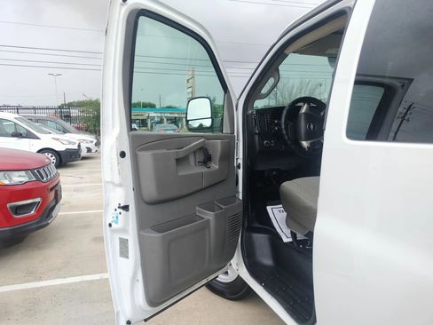 Used 2017 Chevrolet Express 2500 LS image 19