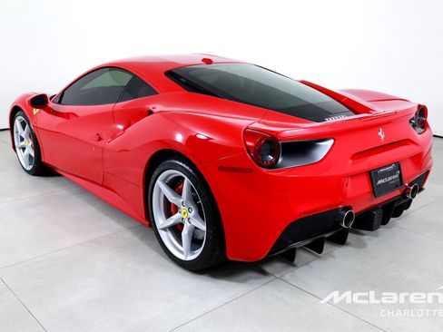 Used 2018 Ferrari 488 GTB RWD image 6