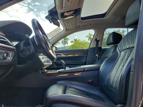 Used 2020 BMW 740i image 26