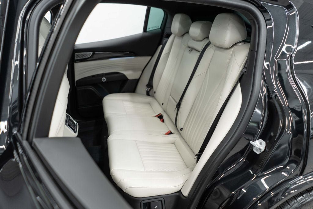 Used 2023 Maserati Grecale Modena AWD/4WD image 31