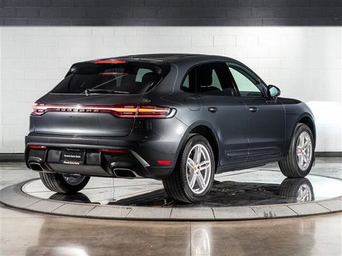 Used 2025 Porsche Macan image 9