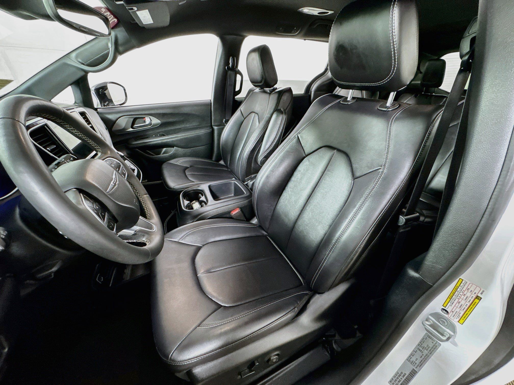 Used 2025 Chrysler Pacifica Select FWD image 14