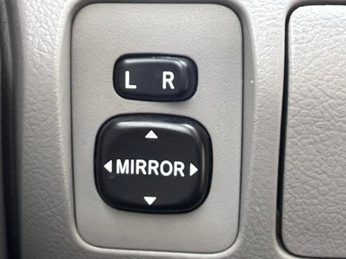 Used 2011 Toyota Camry LE image 18