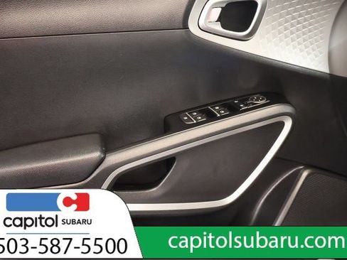 Used 2023 Kia Soul LX w/ LX Technology Package FWD image 11